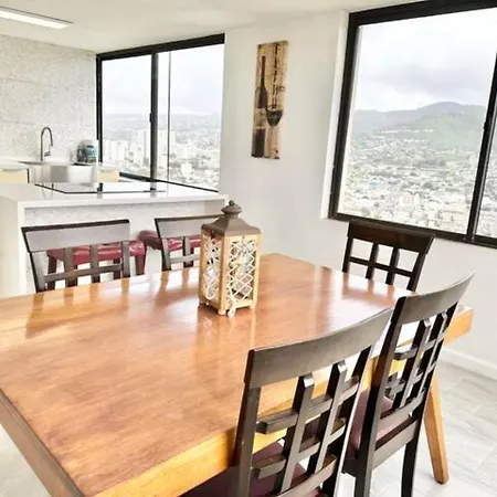Aparthotel Waikiki Ocean View Penthouse 2/2 Bdr/Bath